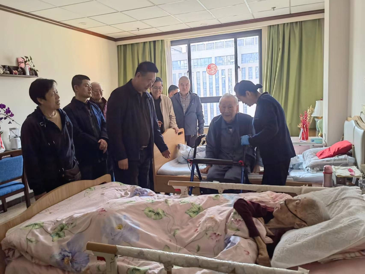 Nội dung: Mùa hè đang đầy vui vẻ với những bức tường nhảy vò đang xu hướng trên mạng